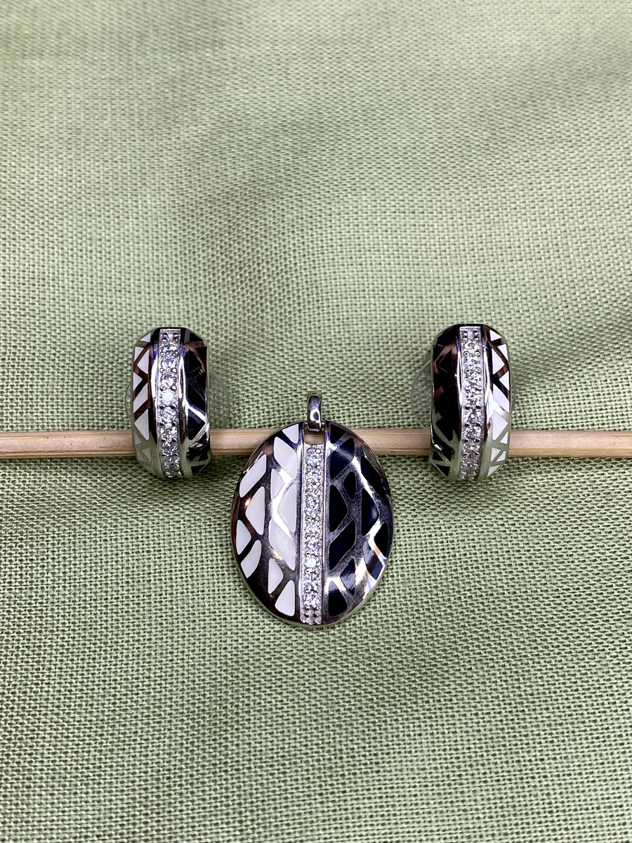 Ying Yang Enamel Pendant Set