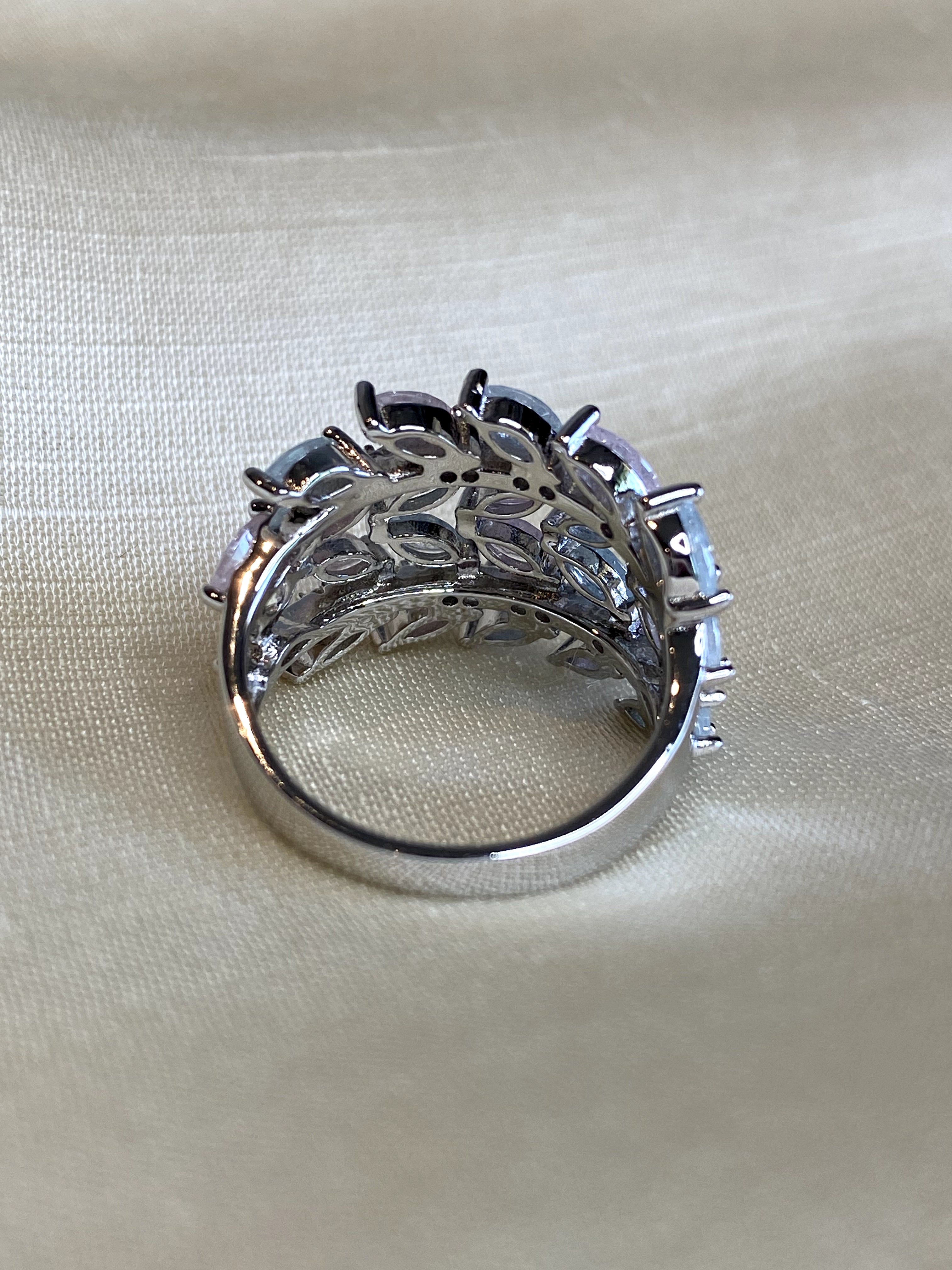 Pastel hues ring