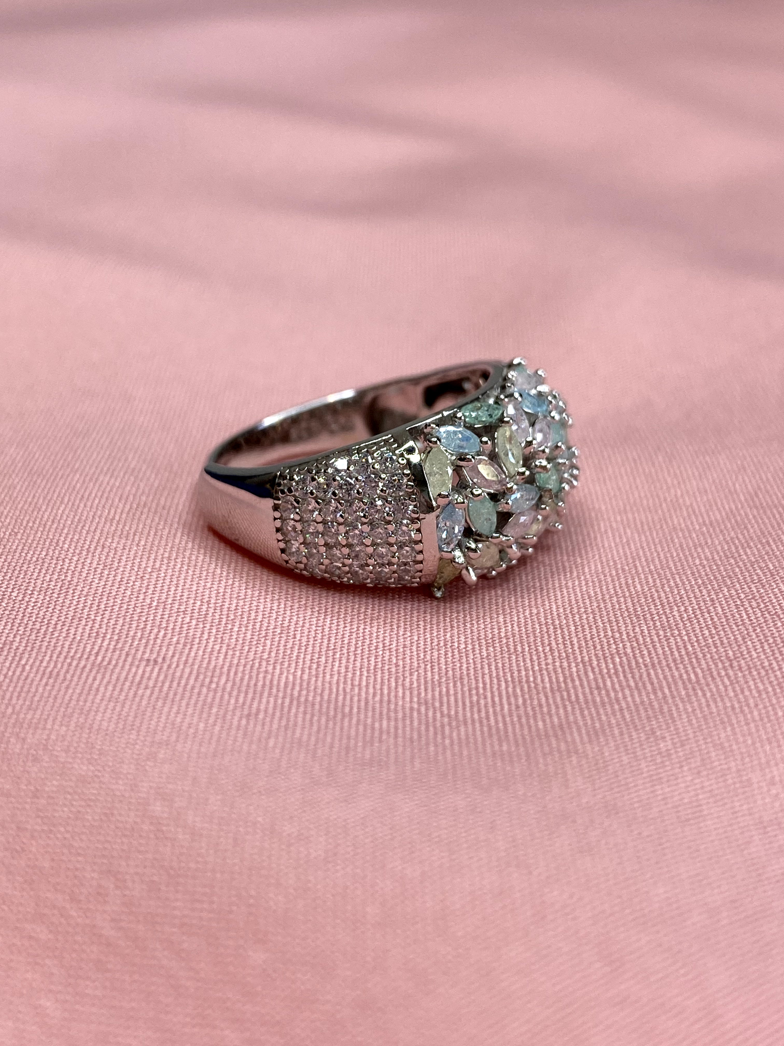 Hued harmony ring